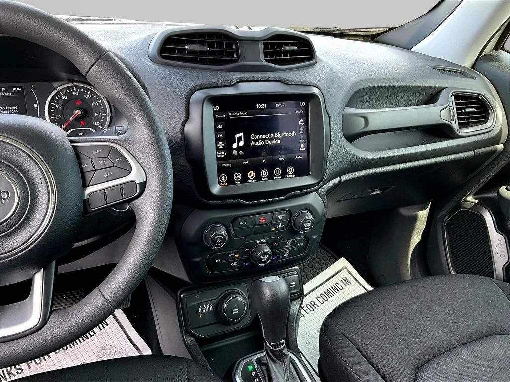 Used 2023 Alpine White Jeep Latitude image 9