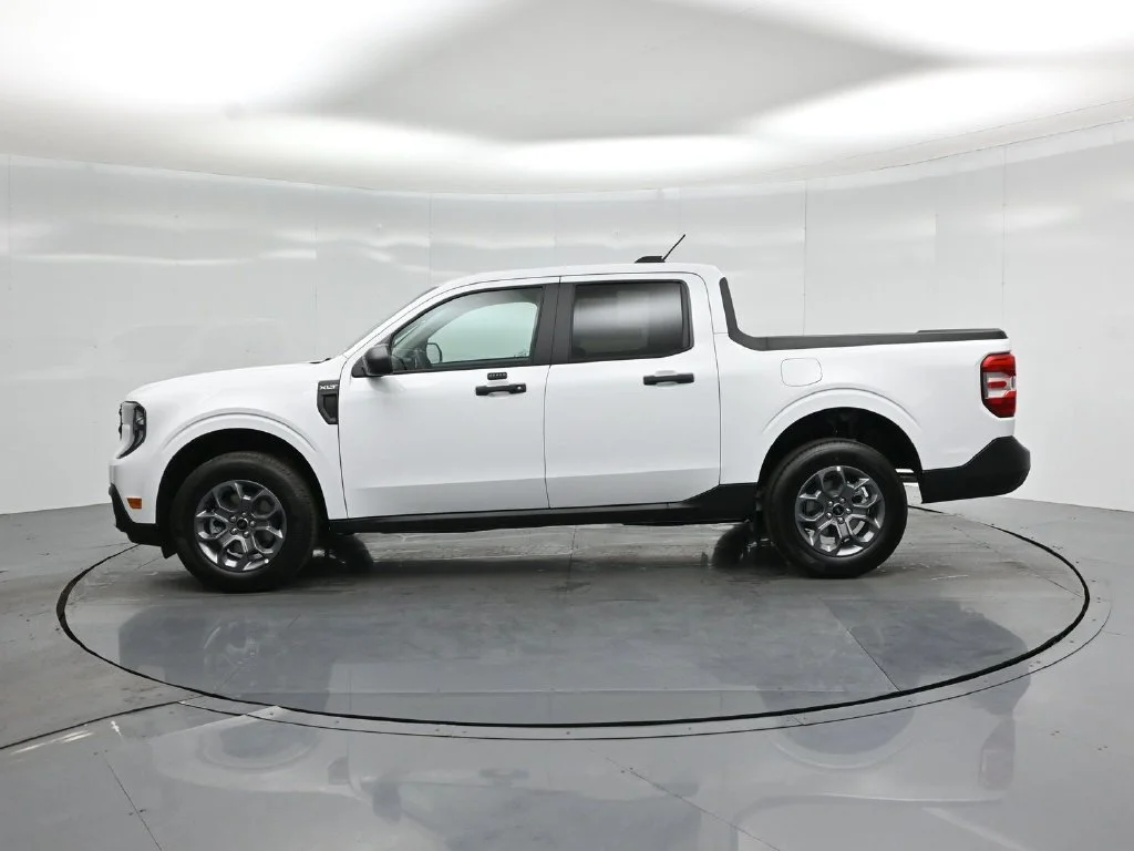 New 2026 Oxford White Ford XLT image 25