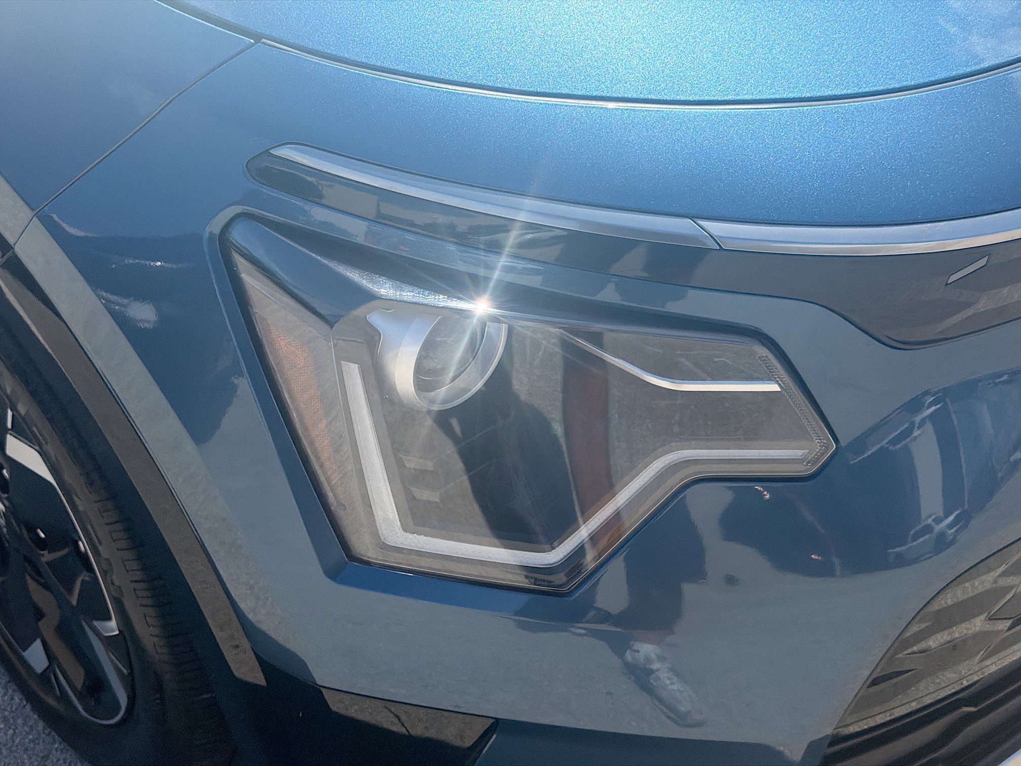 Used 2024 Mineral Blue Kia Wind image 32