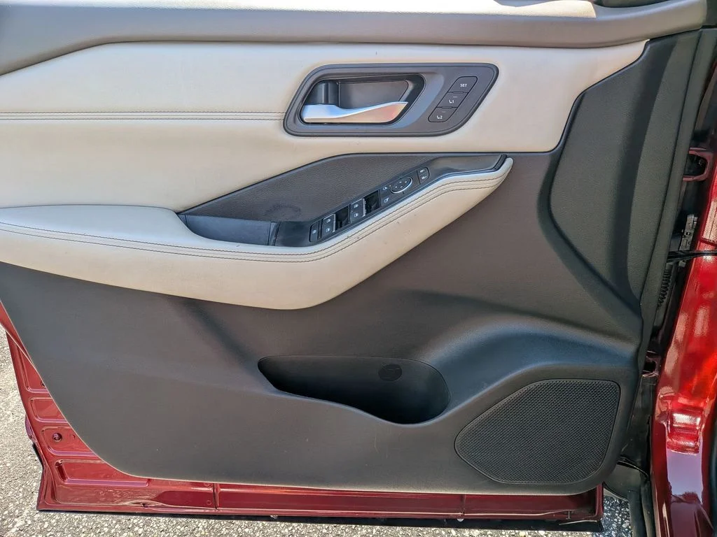 Used 2023 Red Nissan SL image 33