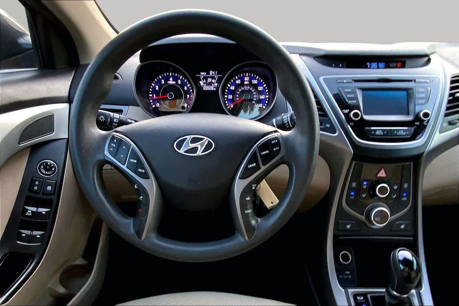 Used 2014 Desert Bronze Hyundai SE image 6