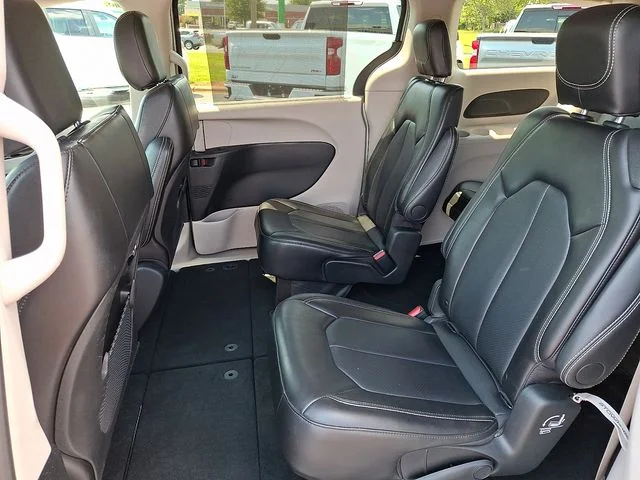 Used 2024 Silver Chrysler Touring L image 10