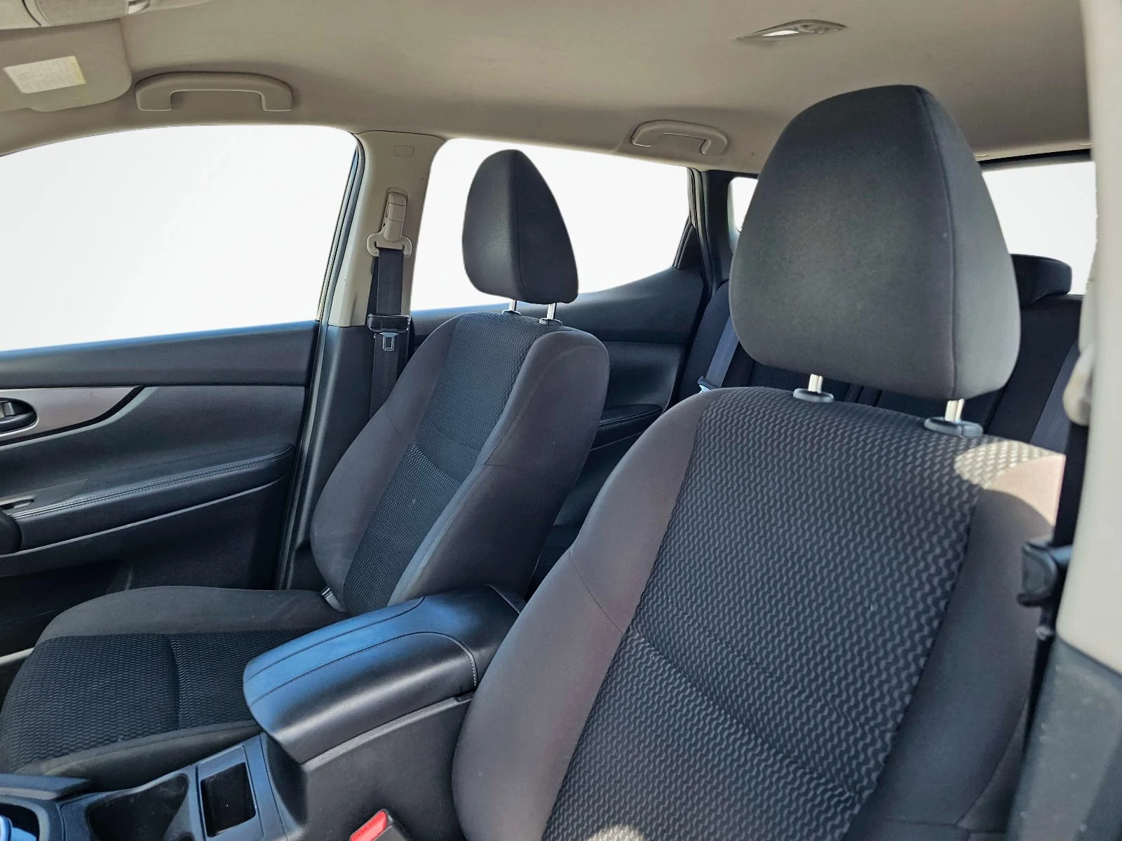 Used 2018 Magnetic Black Nissan S image 17