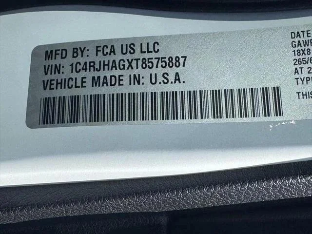 New 2026 Bright White Clear-Coat Exterior Paint Jeep Laredo X image 18