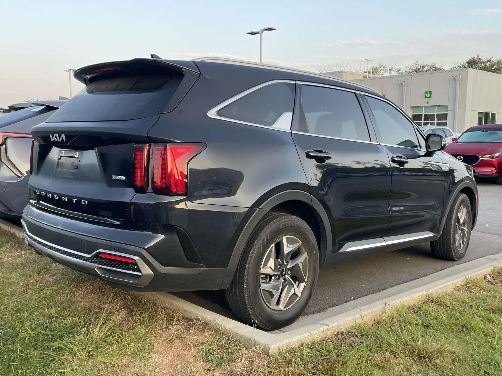 Used 2022 Gravity Blue Kia EX image 4
