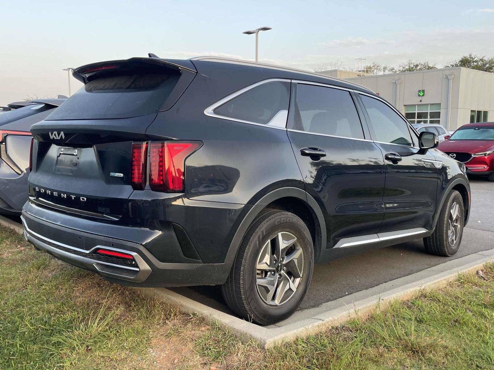 Used 2022 Gravity Blue Kia EX image 4