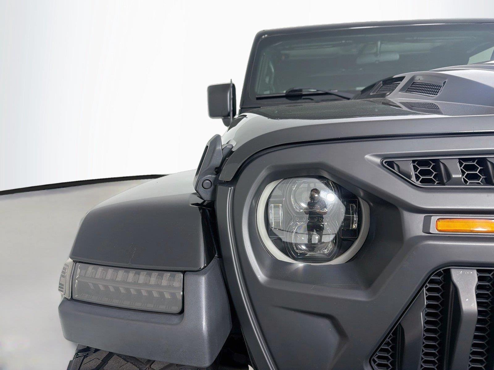 Used 2022 Black Clearcoat Jeep Sport S image 28