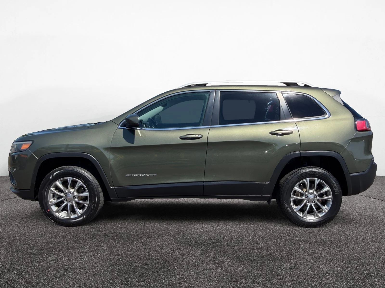 Used 2019 Jeep Cherokee Latitude Plus with VIN 1C4PJMLX5KD254147 for sale in McMinnville, OR