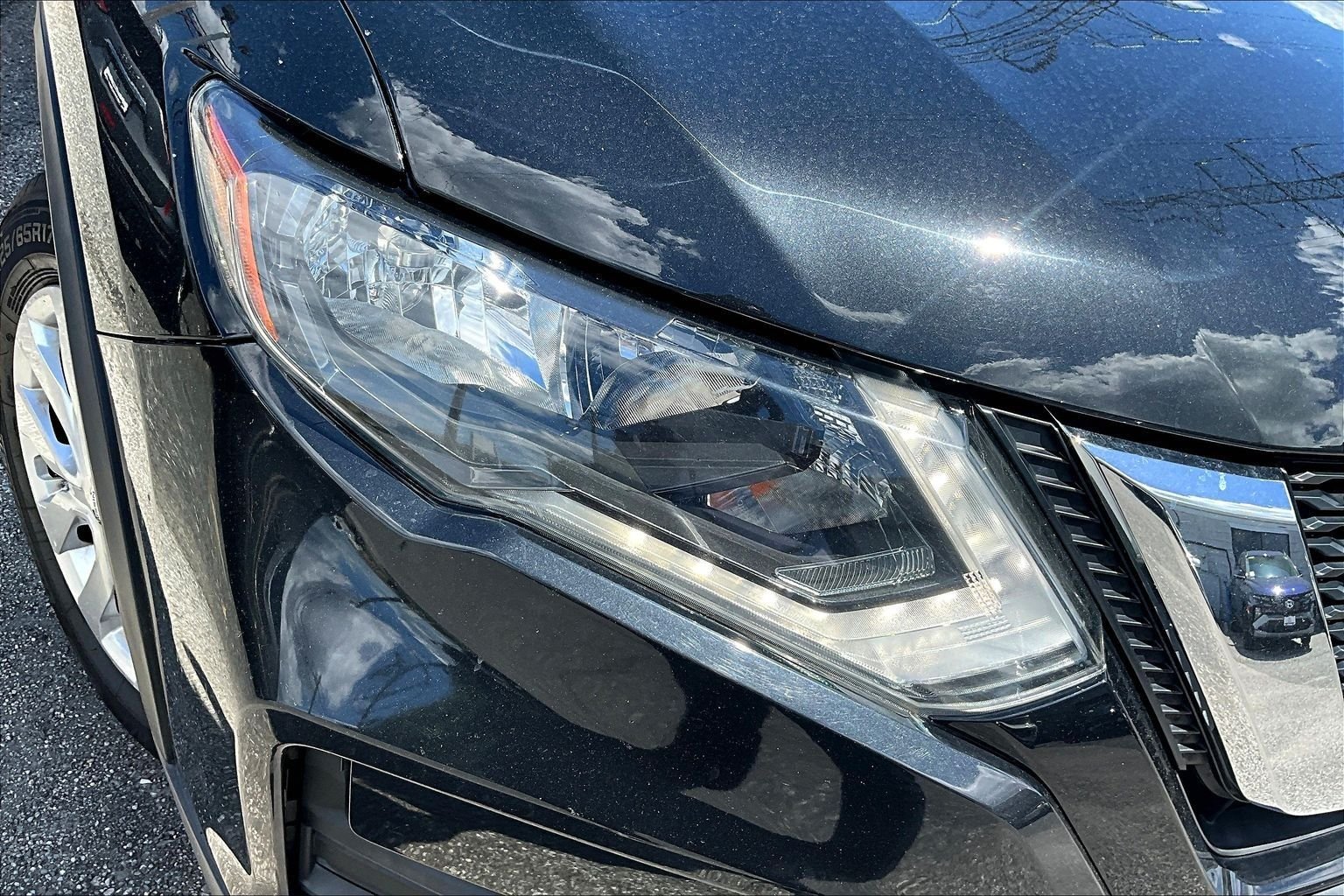Used 2019 Black Nissan S image 28