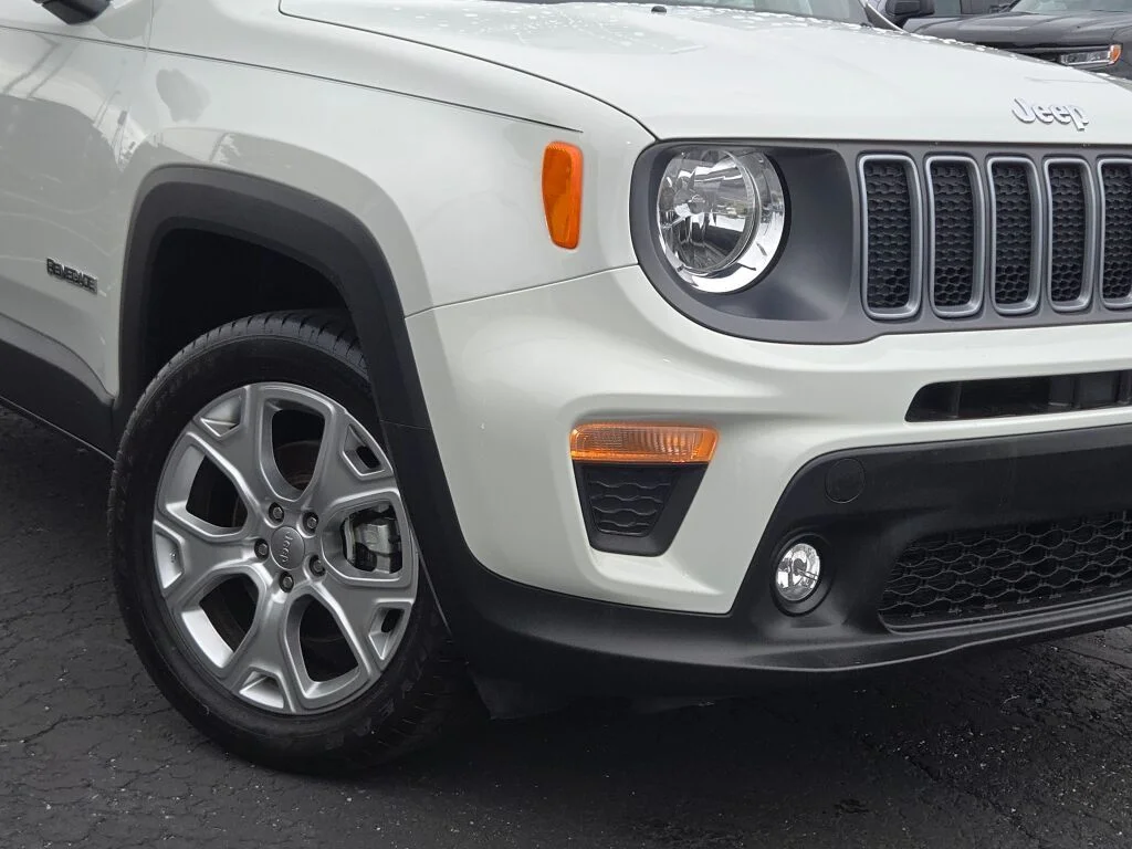 Used 2023 White Jeep Limited image 3