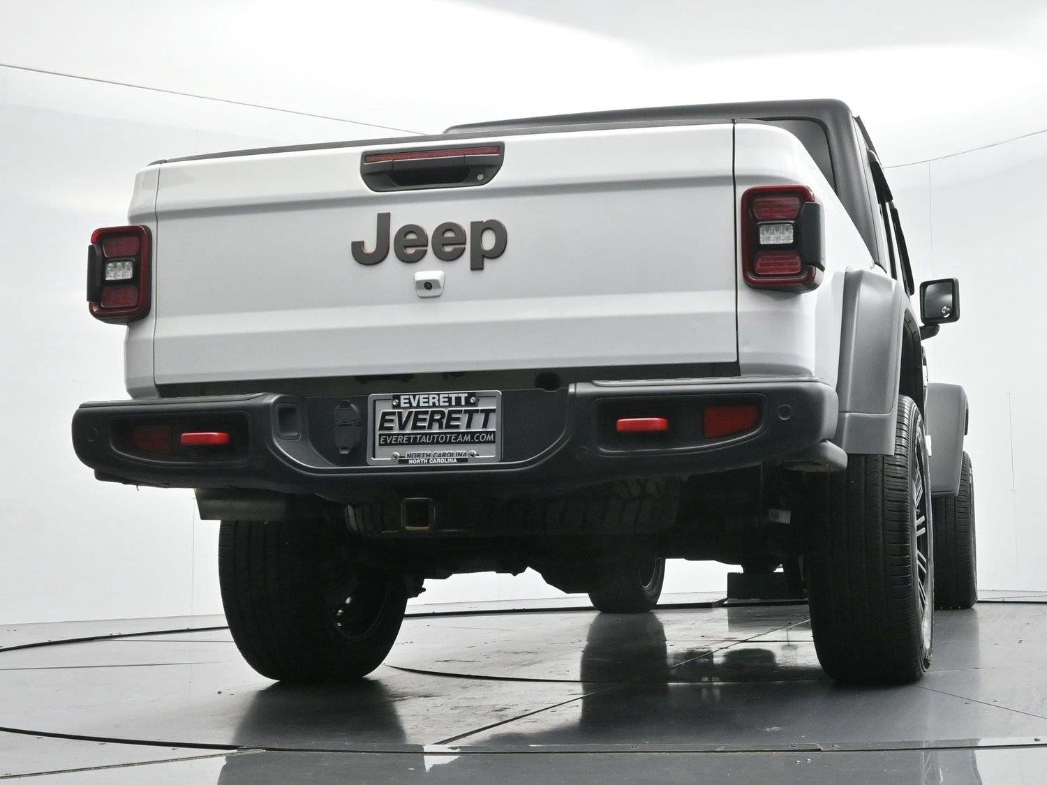 Used 2021 Bright White Clearcoat Jeep Rubicon image 47