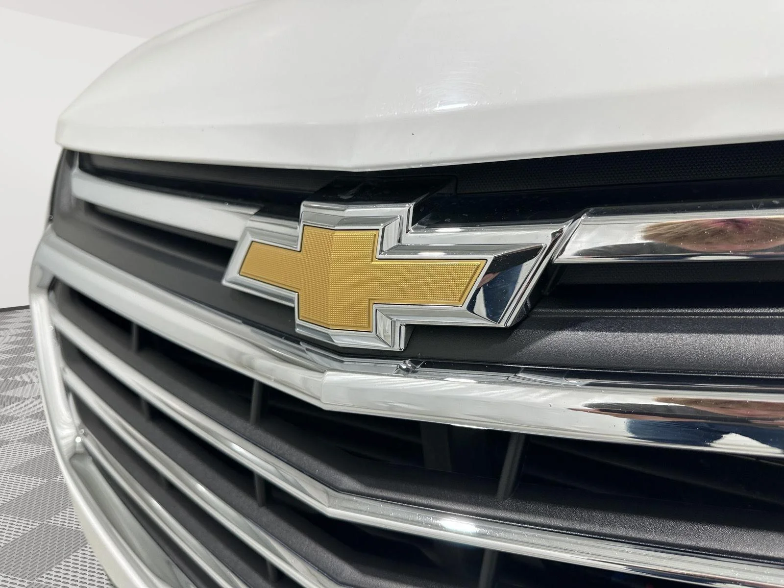 Used 2021 SUMMIT WHITE Chevrolet Premier image 28