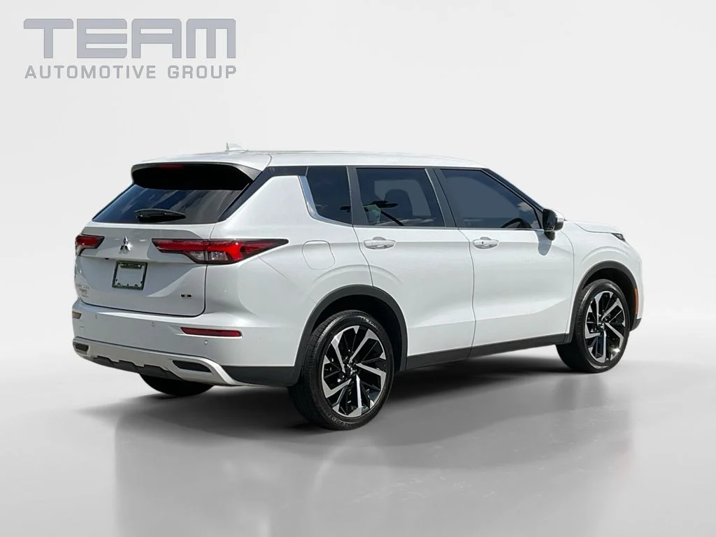 Used 2023 White Mitsubishi SE Special Edition image 7