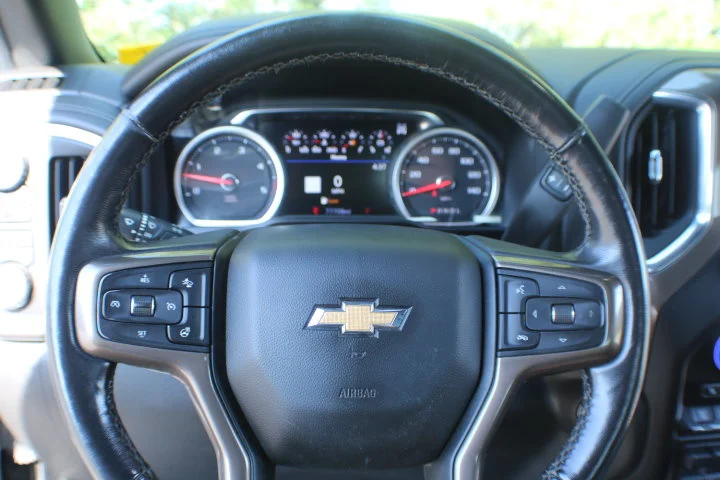 Used 2022 Mosaic Black Metallic Chevrolet High Country image 10
