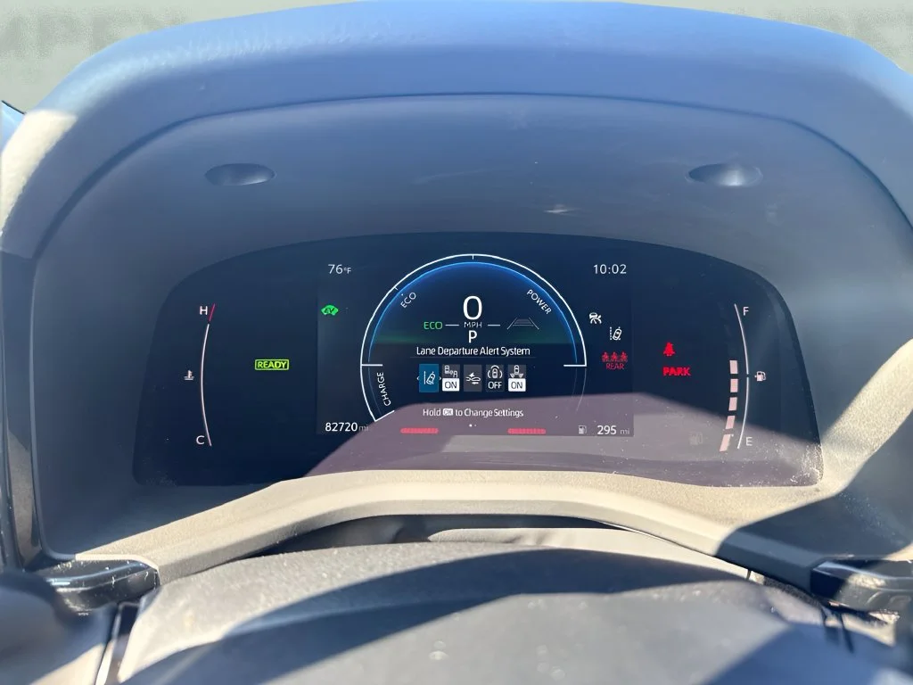Used 2025 White Toyota LE image 21