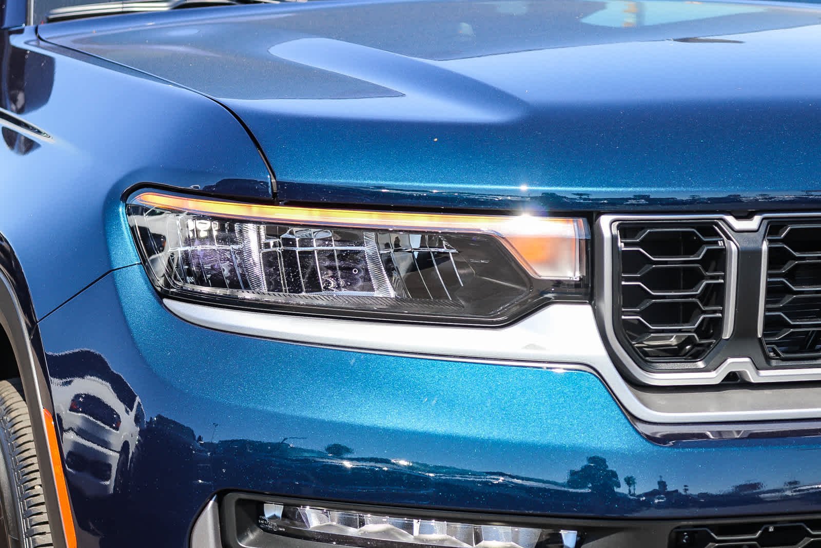 New 2027 Fathom Blue Pearl-Coat Paint Jeep Limited image 8
