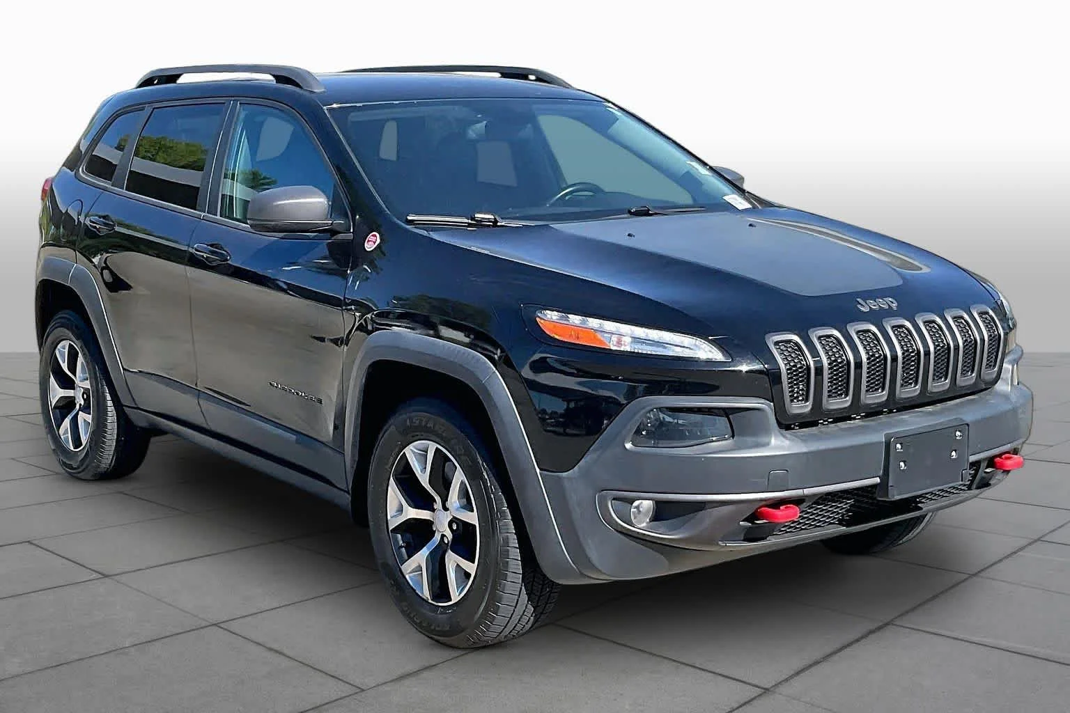 Used 2018 Diamond Black Crystal Pearlcoat Jeep Trailhawk image 3