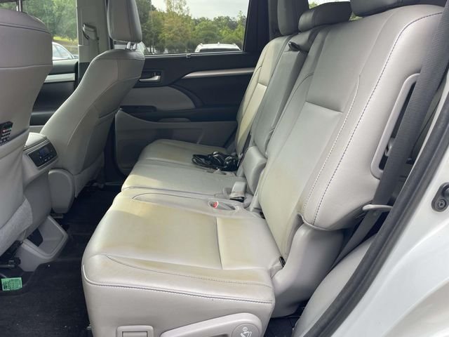 2017 Toyota Highlander XLE - Photo 12