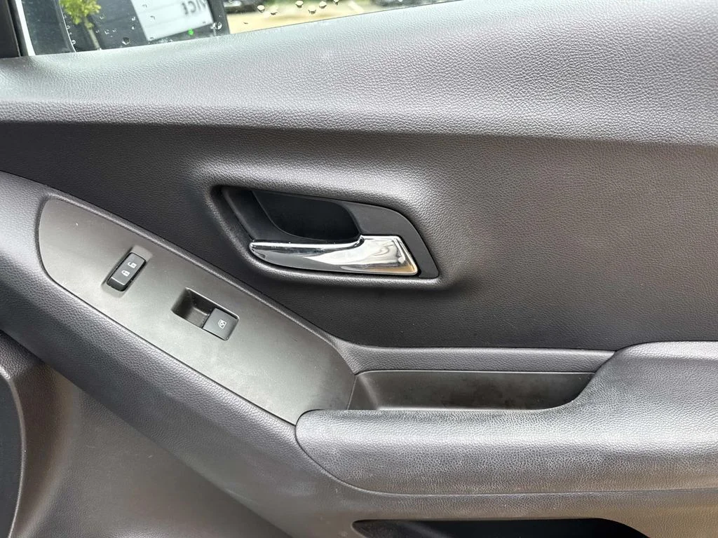 Used 2017 White Chevrolet LT image 14