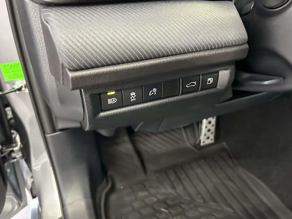 Used 2026  Toyota SE image 18