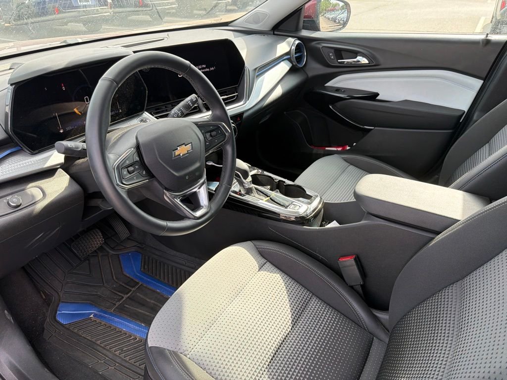 Used 2025 Red Chevrolet LT image 4