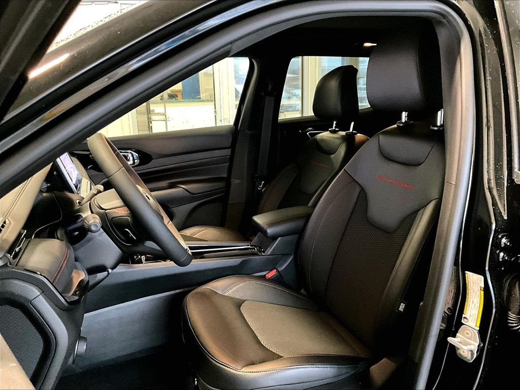 New 2026 Diamond Black Crystal Pearlcoat Jeep Trailhawk image 11