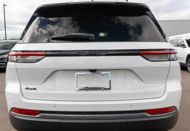 New 2026 White Jeep Altitude image 6