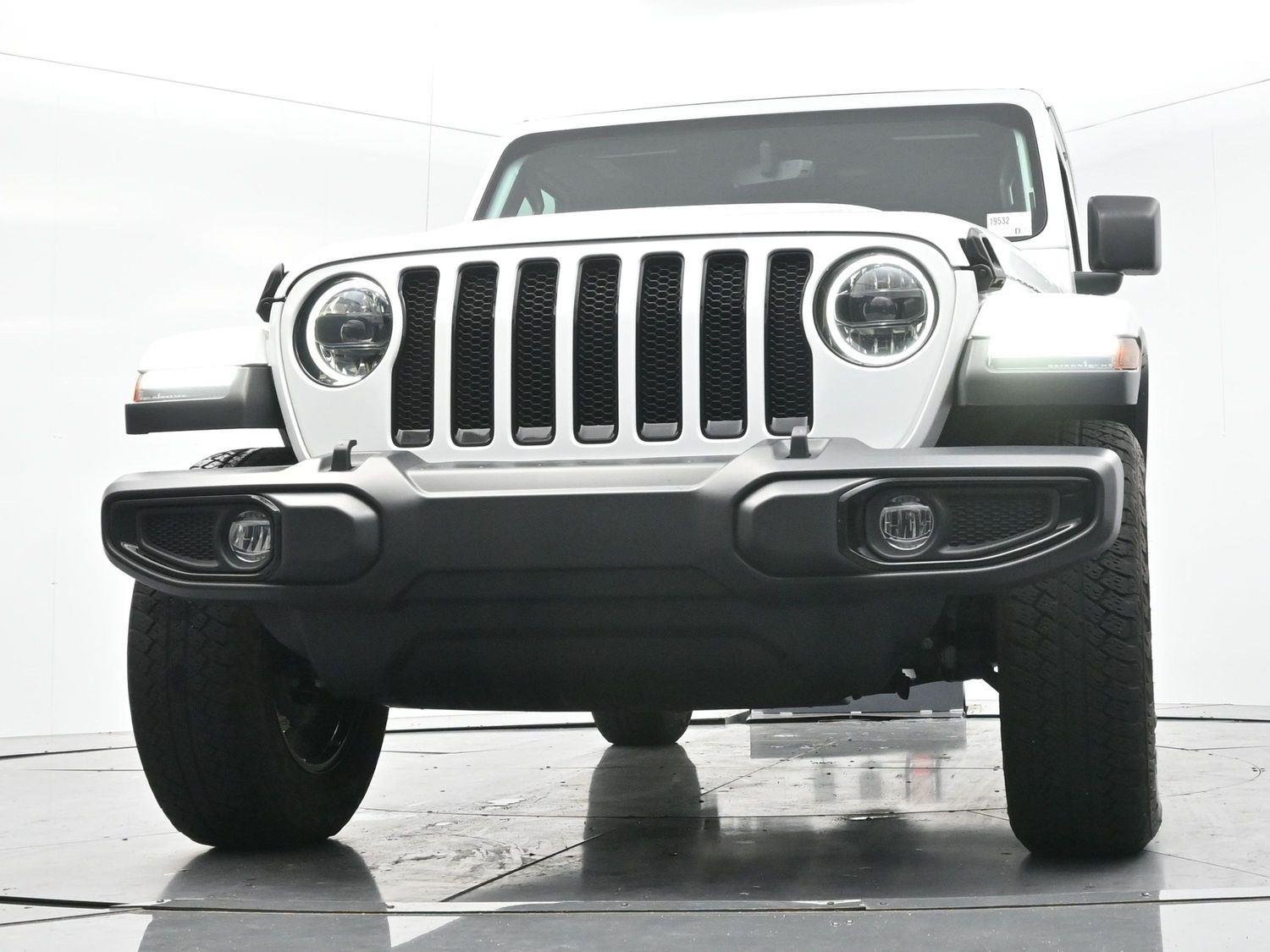 Used 2023 White Jeep Sahara Altitude image 43