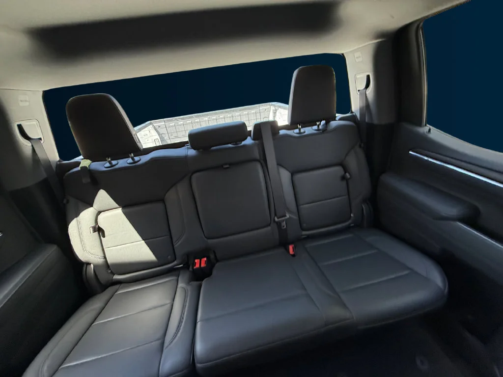 Used 2025 White GMC SLT image 18