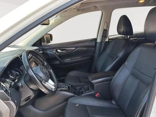 Used 2018 White Nissan SL image 9