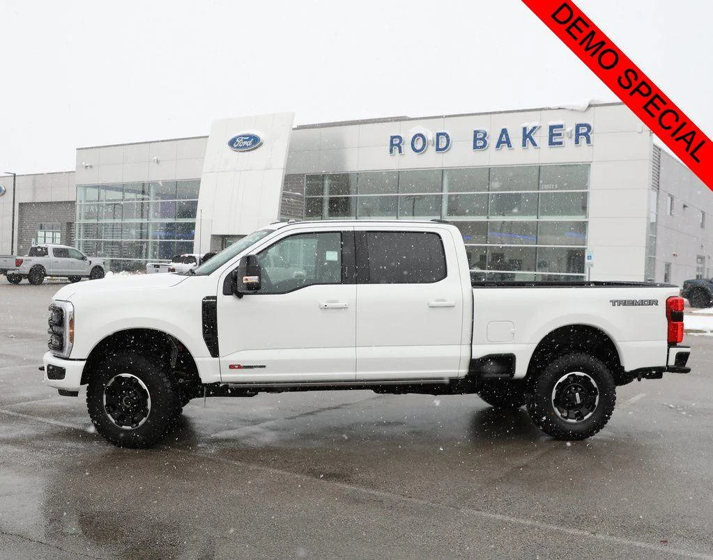 New 2026 Star White Metallic Tri-Coat Ford F-250® Platinum® image 1