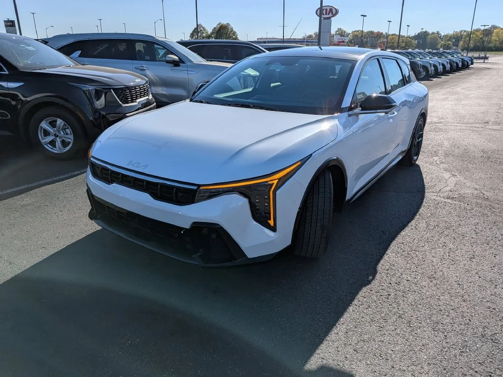 New 2027 Snow White Pearl Kia GT-Line image 30