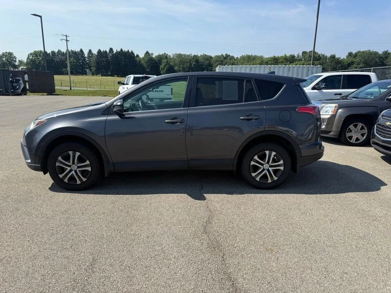 Used 2018 Gray Toyota LE image 10