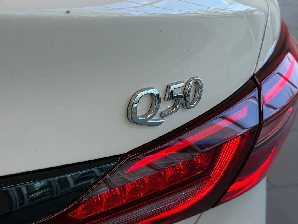 Used 2023 White INFINITI SENSORY image 14