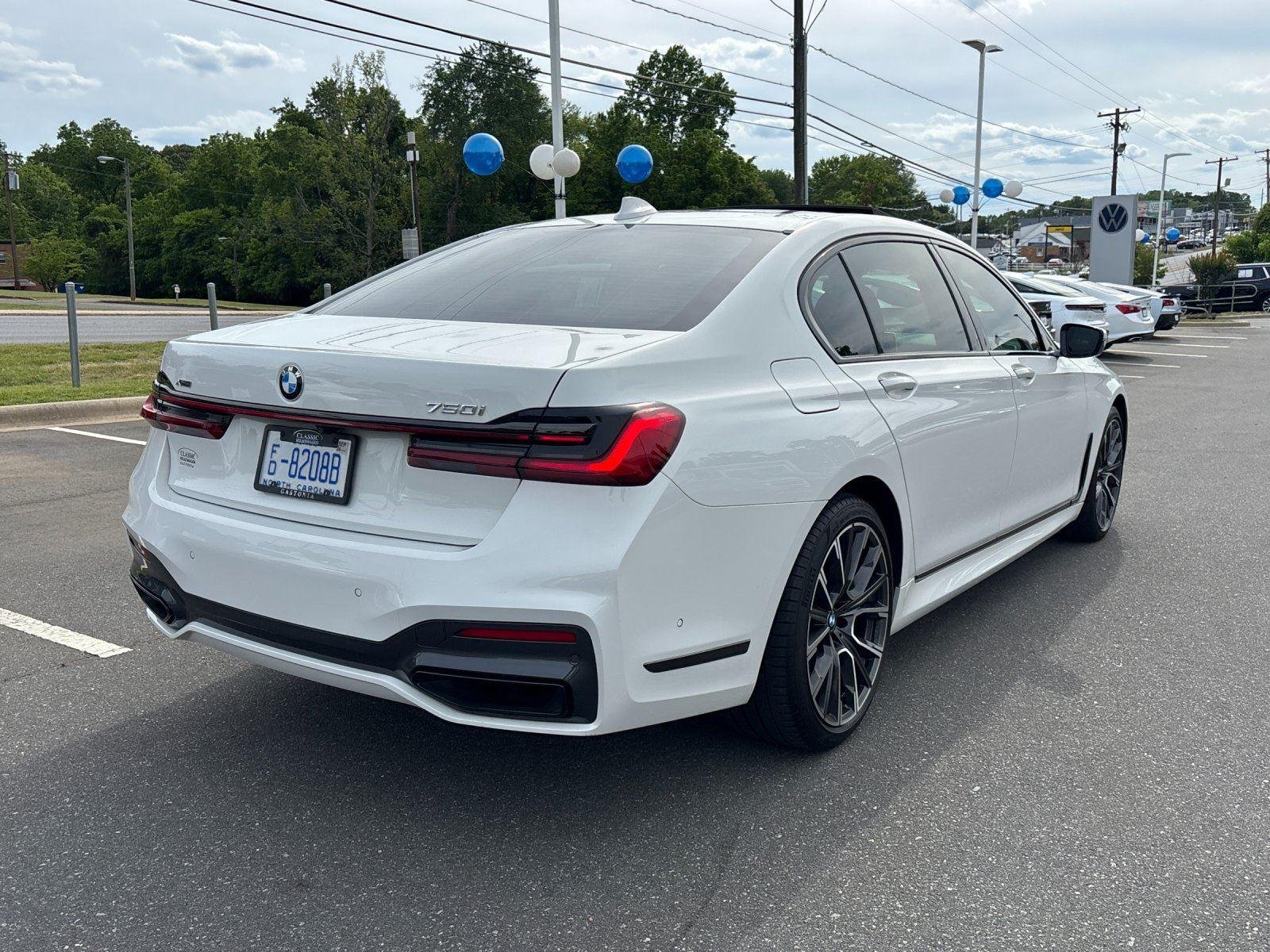 Used 2022 Alpine White BMW 750i xDrive image 5