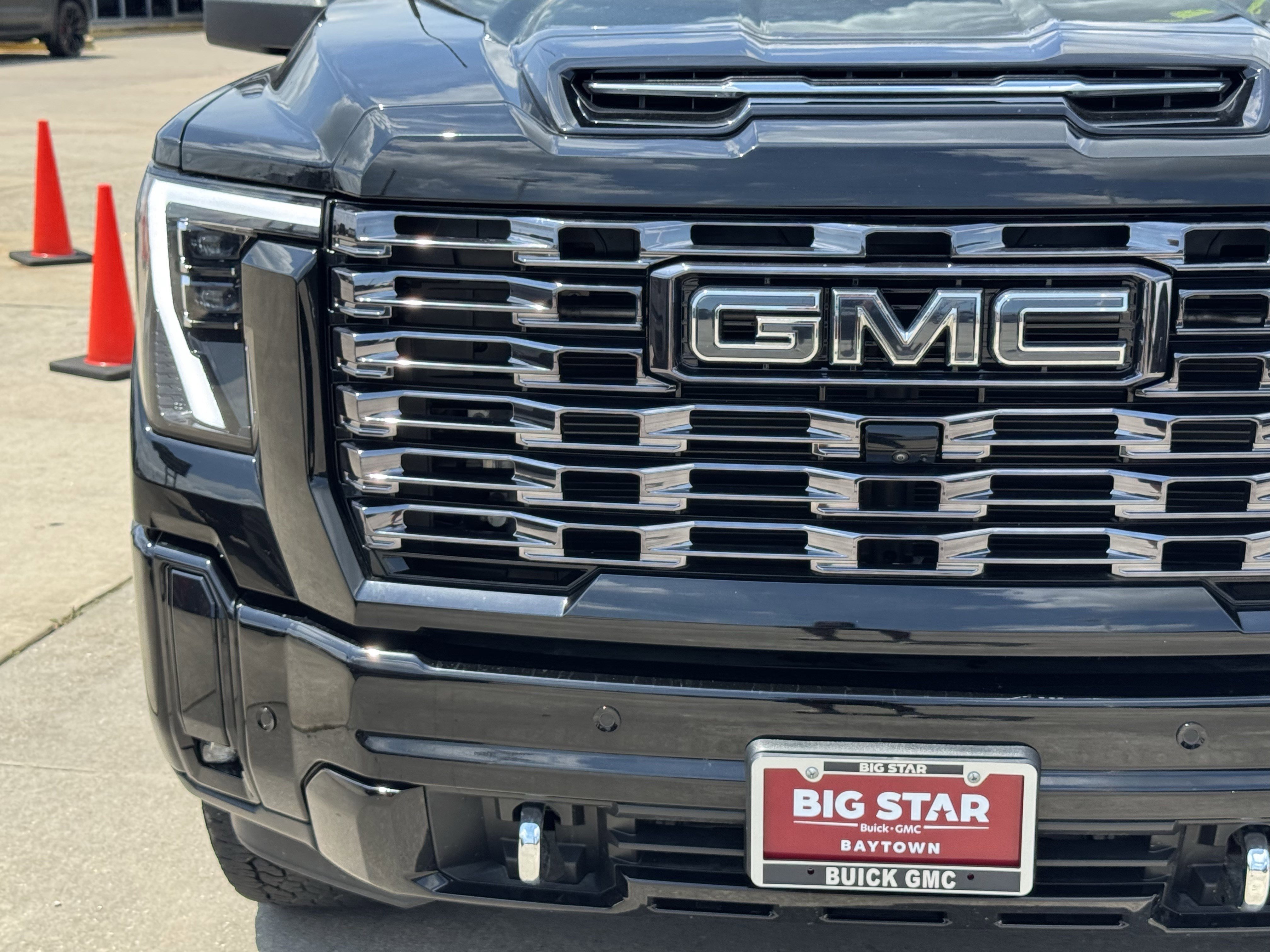 Used 2025 Onyx Black GMC Denali Ultimate image 14