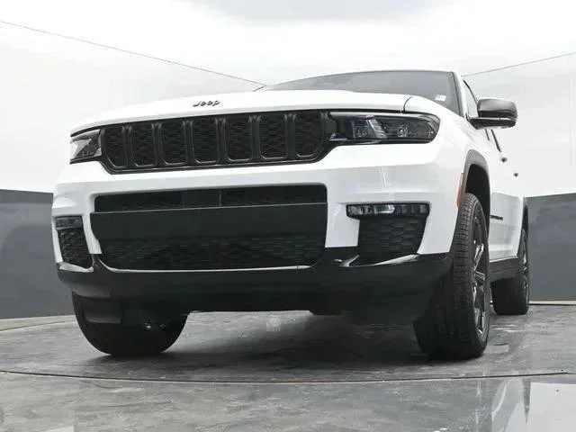 New 2025 Bright White Clear-Coat Exterior Paint Jeep Limited image 45