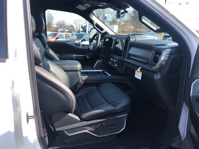 2025 Ford F-250 Super Duty Platinum - Photo 41