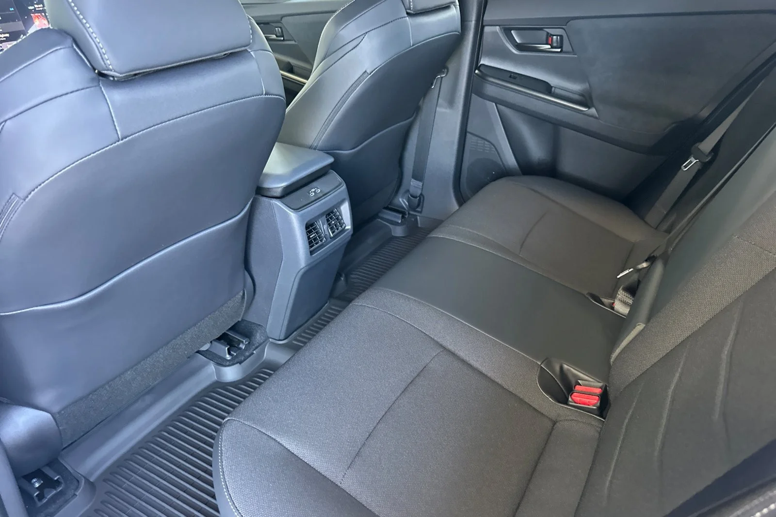 New 2026 Wind Chill Pearl <sup>1</sup> Toyota  SE image 11