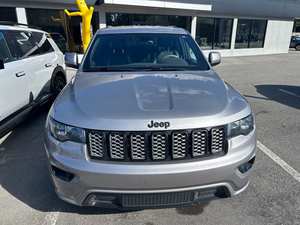 Used 2018 Silver Jeep Altitude image 2