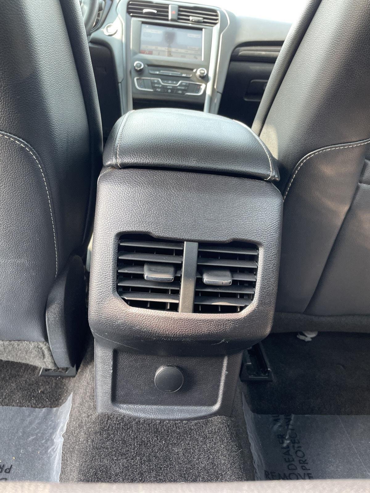 Used 2018 Oxford White Ford SE image 27