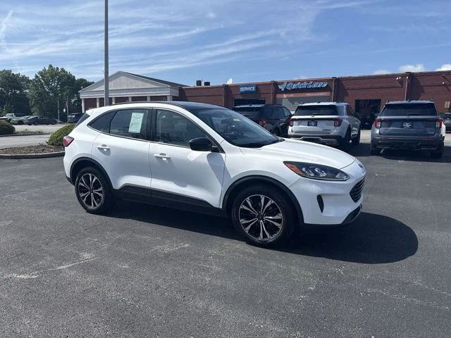 Used 2022 Oxford White Ford SE image 11