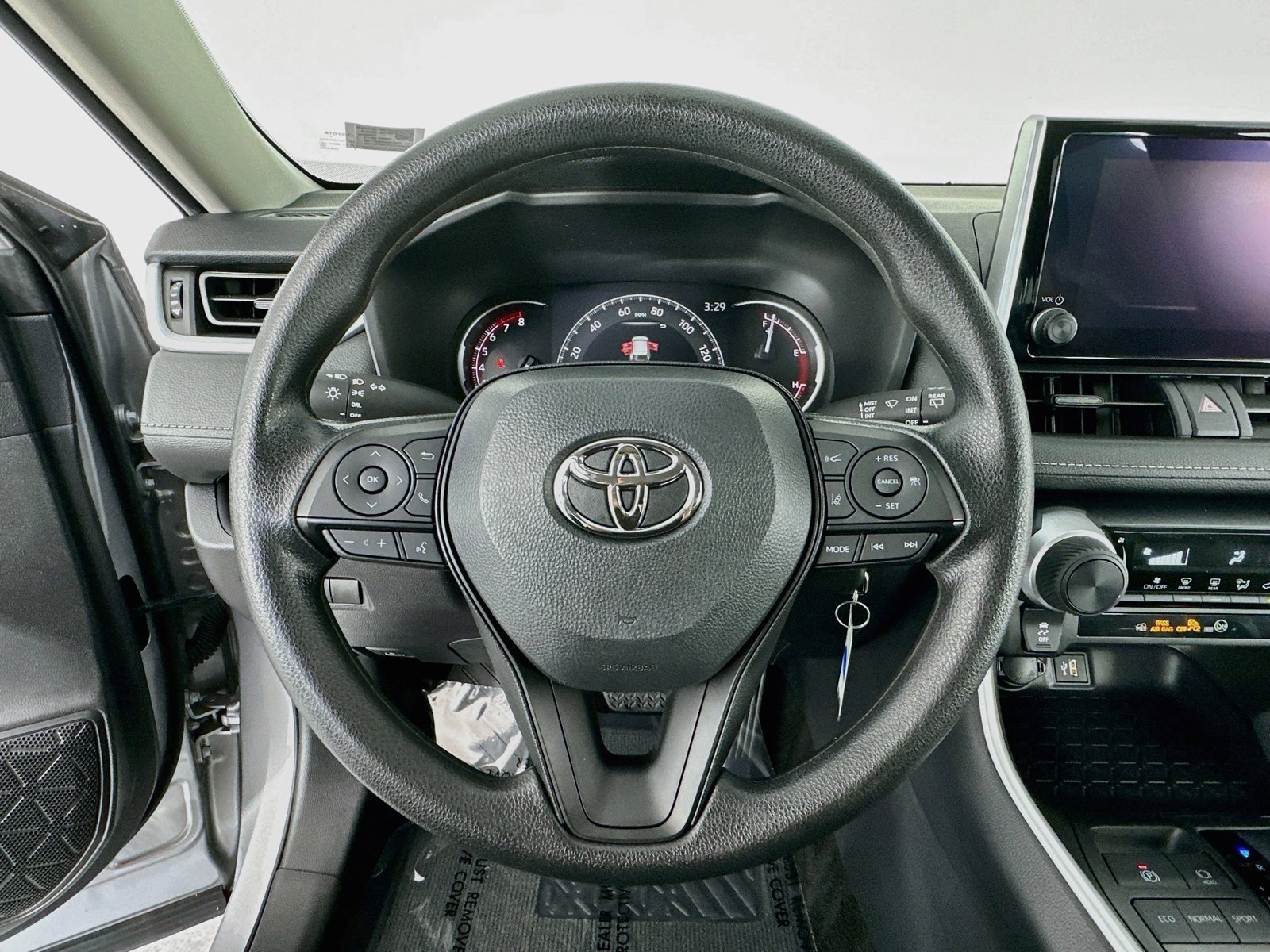 2025 Toyota RAV4 LE - Photo 13