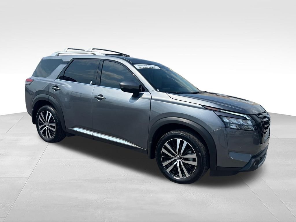 Used 2025 Gray Nissan Platinum image 7