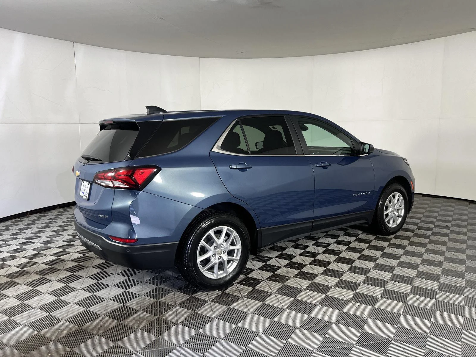 Used 2024 Lakeshore Blue Metallic Chevrolet LT image 30