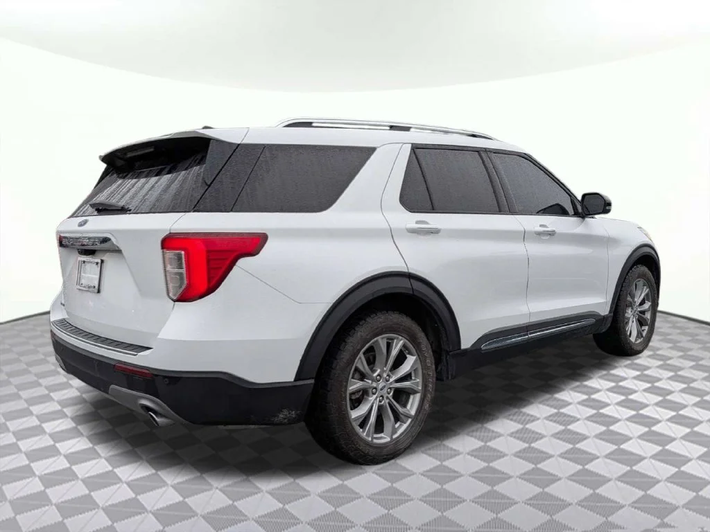Certified Used 2023 Oxford White Ford Limited image 3