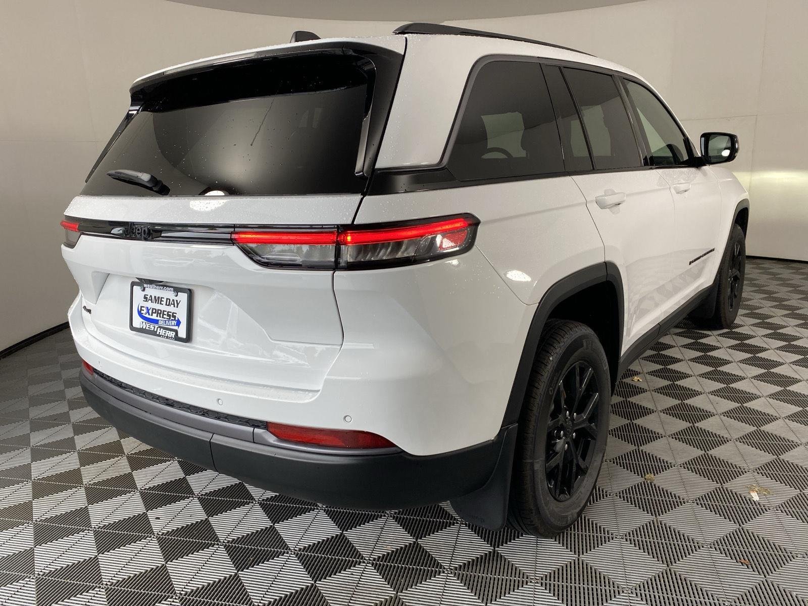 Used 2026 Bright White Clearcoat Jeep Laredo image 5