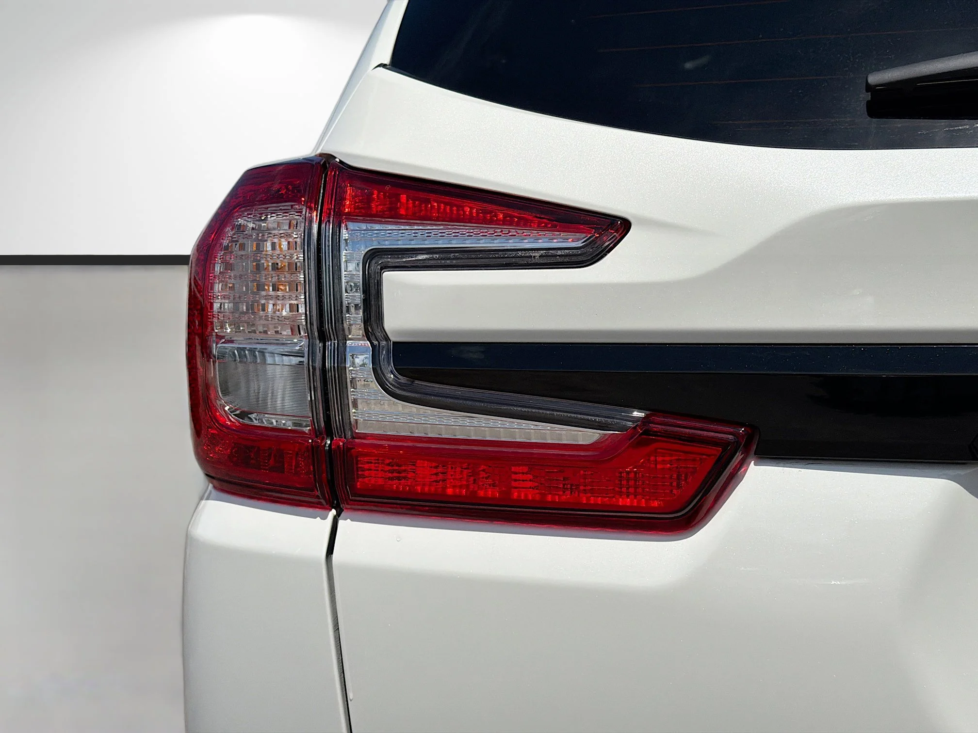 New 2026 Crystal White Pearl Subaru Onyx Edition Touring image 10
