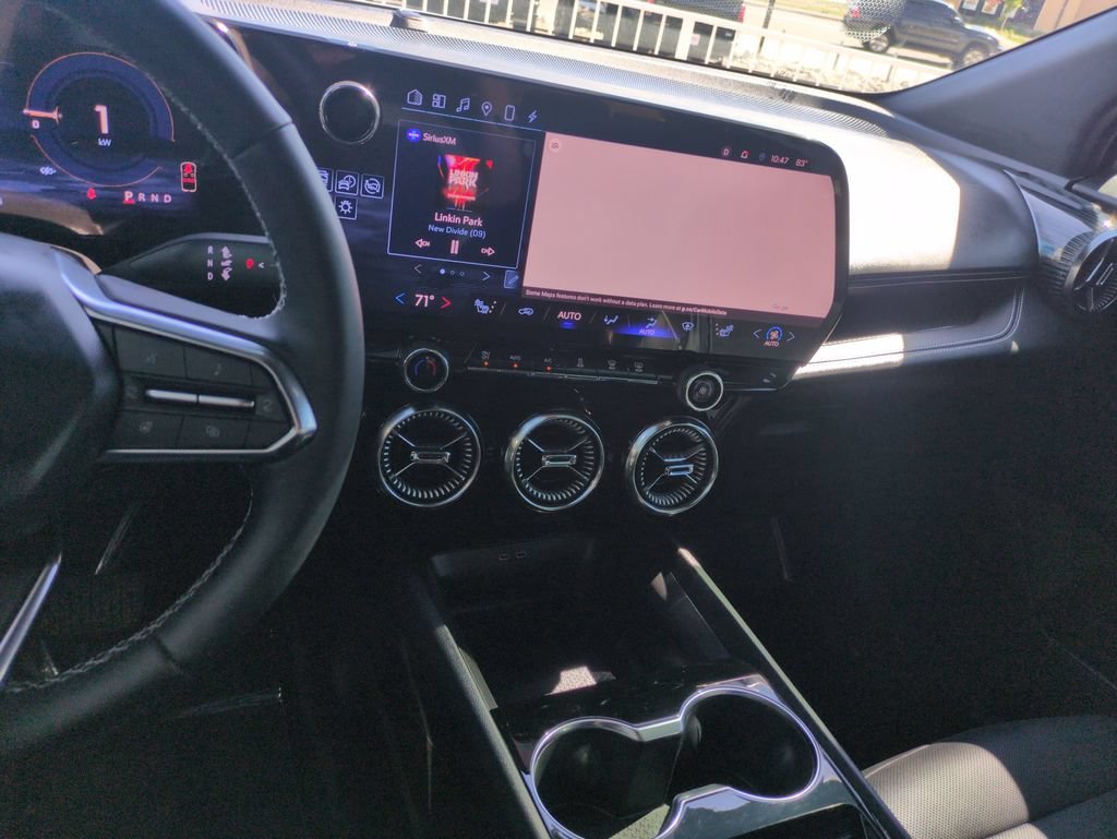 Used 2024 Summit White Chevrolet LT image 17
