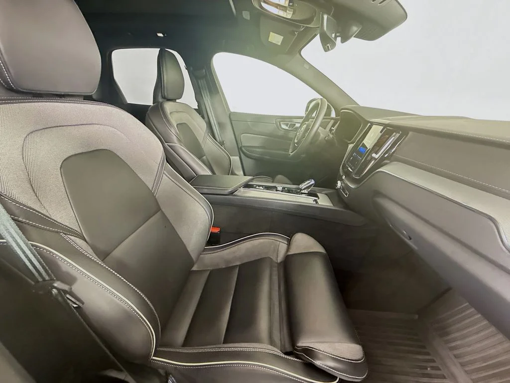 Certified Used 2024 Crystal White Volvo Ultimate image 24
